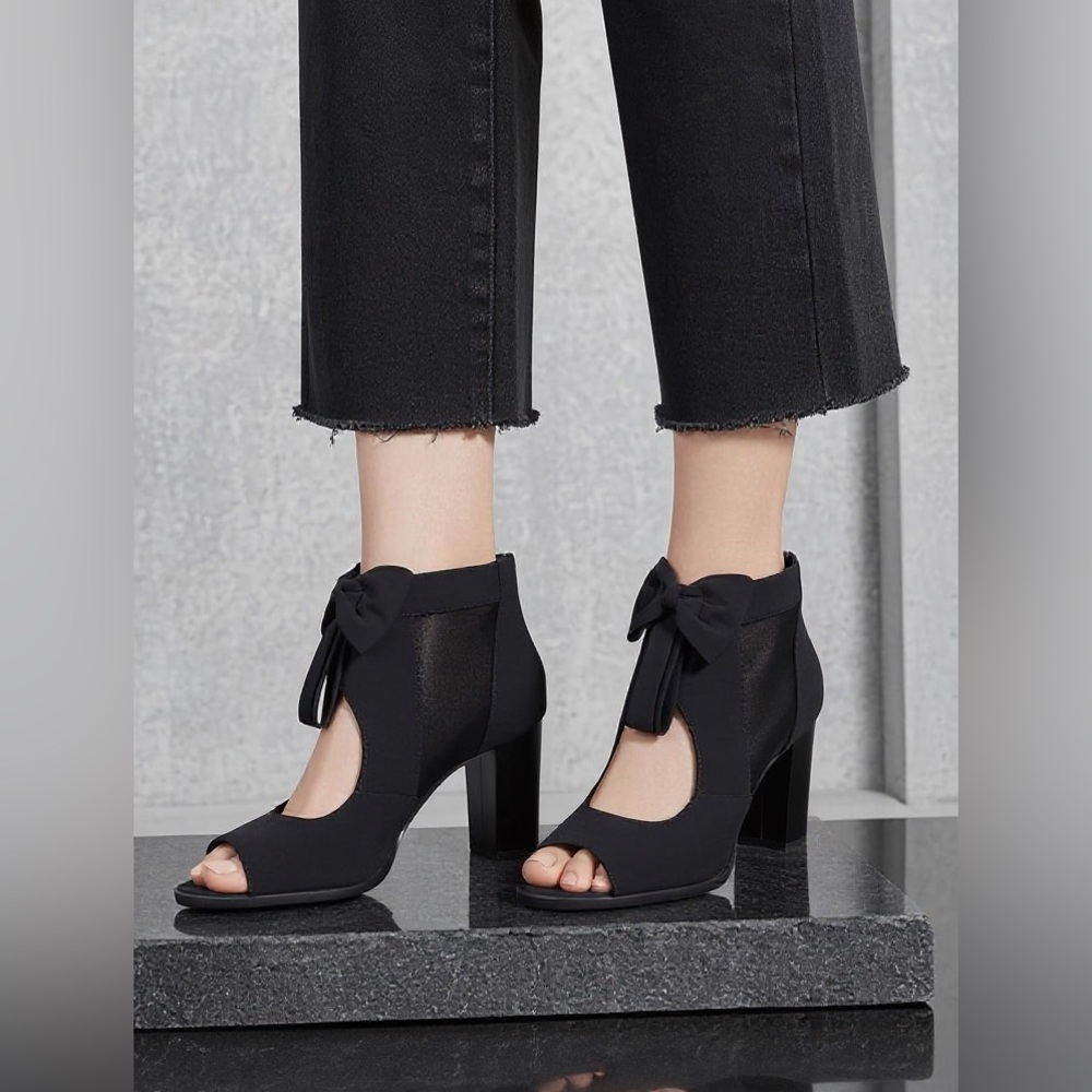 Chic Black Women's Heels with Bow Accent